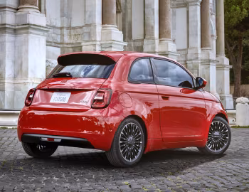 2024–pr. Fiat (500e)ᴿᴱᴰ [North America] (332) '2024–pr.