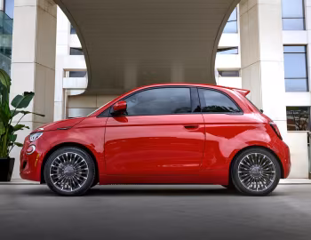2024–pr. Fiat (500e)ᴿᴱᴰ [North America] (332) '2024–pr.