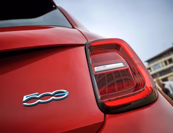 2024–pr. Fiat (500e)ᴿᴱᴰ [North America] (332) '2024–pr.