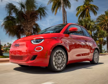 2024–pr. Fiat (500e)ᴿᴱᴰ [North America] (332) '2024–pr.