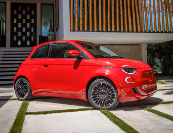 2024–pr. Fiat (500e)ᴿᴱᴰ [North America] (332) '2024–pr.