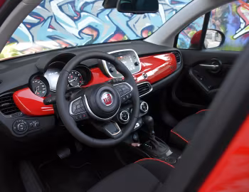 Interior Fiat (500X)ᴿᴱᴰ Dolcevita Hybrid (334) '2022–23