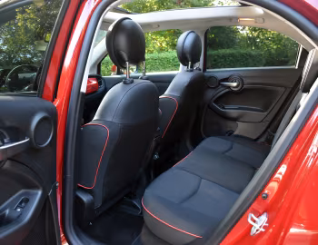 Interior Fiat (500X)ᴿᴱᴰ Dolcevita Hybrid (334) '2022–23