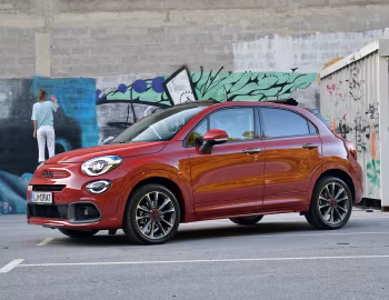 Fiat (500X)ᴿᴱᴰ Dolcevita Hybrid (334) '2022–23