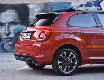 Fiat (500X)ᴿᴱᴰ Dolcevita Hybrid (334) '2022–23