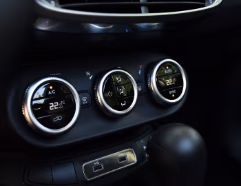 Interior Fiat (500X)ᴿᴱᴰ Dolcevita Hybrid (334) '2022–23