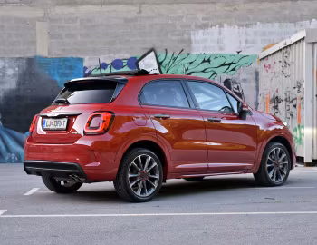 Fiat (500X)ᴿᴱᴰ Dolcevita Hybrid (334) '2022–23