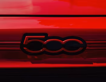 Logotipo Fiat (500X)ᴿᴱᴰ Dolcevita Hybrid (334) '2022