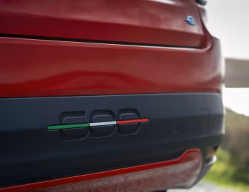 Fiat (600e)ᴿᴱᴰ [UK-spec] (365) '2024–25