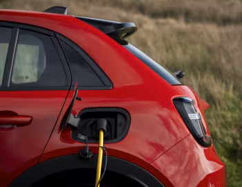 Fiat (600e)ᴿᴱᴰ [UK-spec] (365) '2024–25