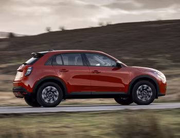 Fiat (600e)ᴿᴱᴰ [UK-spec] (365) '2024–25