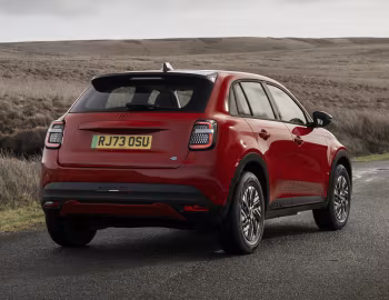 Fiat (600e)ᴿᴱᴰ [UK-spec] (365) '2024–25