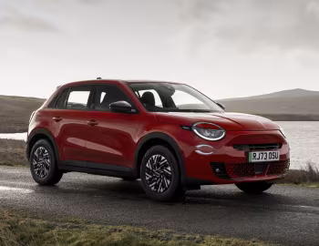 Fiat (600e)ᴿᴱᴰ [UK-spec] (365) '2024–25