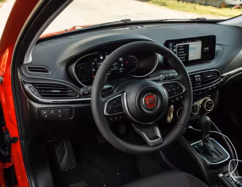 Interior Fiat (Tipo)ᴿᴱᴰ Cross Hybrid (357) '2022–23