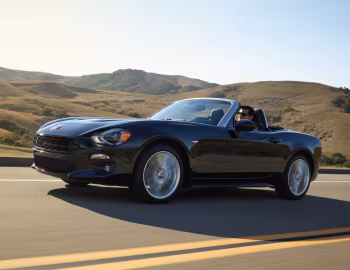 2017–20 Fiat 124 Spider Lusso [North America] (348) '2016–20