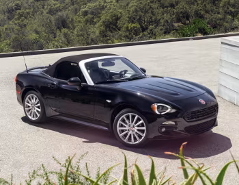 2017–20 Fiat 124 Spider Lusso [North America] (348) '2016–20