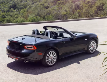 2017–20 Fiat 124 Spider Lusso [North America] (348) '2016–20