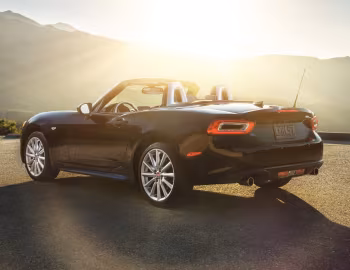 2017–20 Fiat 124 Spider Lusso [North America] (348) '2016–20