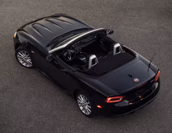 2017–20 Fiat 124 Spider Lusso [North America] (348) '2016–20