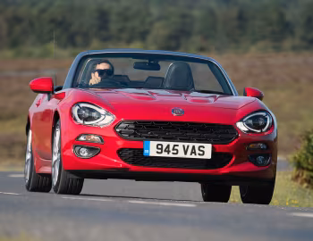 Fiat 124 Spider [UK-spec] (348) '2016–18
