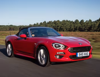 Fiat 124 Spider [UK-spec] (348) '2016–18