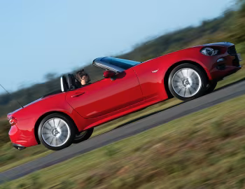 Fiat 124 Spider [UK-spec] (348) '2016–18