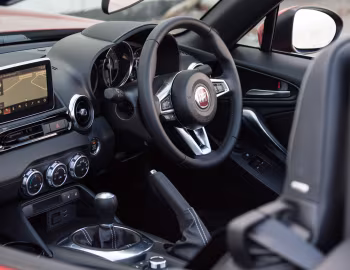 内饰 Fiat 124 Spider [UK-spec] (348) '2016–18