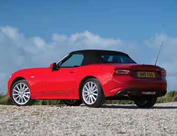 Fiat 124 Spider [UK-spec] (348) '2016–18