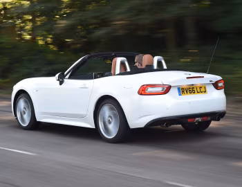 Fiat 124 Spider [UK-spec] (348) '2016–18