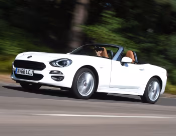 Fiat 124 Spider [UK-spec] (348) '2016–18