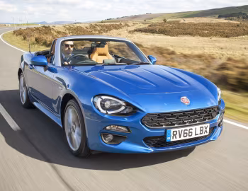 Fiat 124 Spider [UK-spec] (348) '2016–18