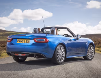 Fiat 124 Spider [UK-spec] (348) '2016–18