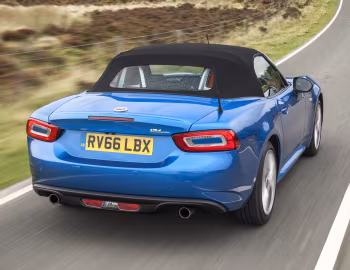 Fiat 124 Spider [UK-spec] (348) '2016–18