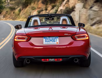 2017–20 Fiat 124 Spider Lusso [North America] (348) '2016–20