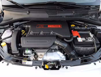 Bajo el capó 2013–16 Fiat 500 Turbo '2012–16