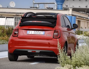 Fiat (500)ᴿᴱᴰ Cabrio (332) '2021–25
