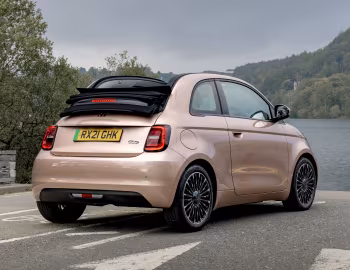 Fiat 500 Cabrio [UK-spec] (332) '2021–pr.
