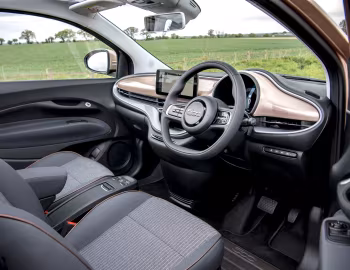 Intérieur Fiat 500 Cabrio [UK-spec] (332) '2021–pr.