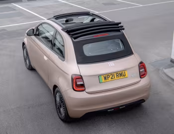 Fiat 500 Cabrio [UK-spec] (332) '2021–pr.