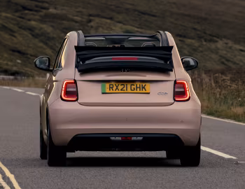 Fiat 500 Cabrio [UK-spec] (332) '2021–pr.