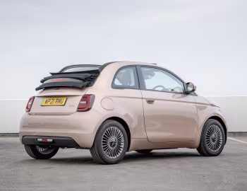 Fiat 500 Cabrio [UK-spec] (332) '2021–pr.