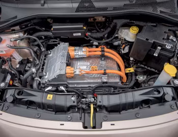 Bajo el capó Fiat 500 Cabrio [UK-spec] (332) '2021–pr.