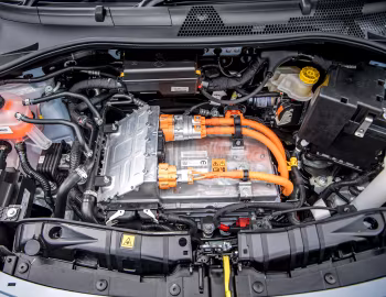 Bajo el capó Fiat 500 la Prima [UK-spec] (332) '2021–pr.