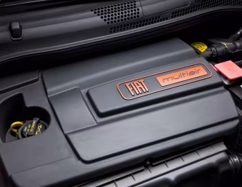 Bajo el capó Fiat 500 Lounge Air [Brazil] '2011–13