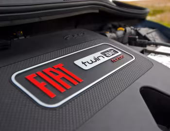 Bajo el capó Fiat 500 TwinAir Plus [UK-spec] '2011–12