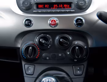中控台 Fiat 500 TwinAir Plus [UK-spec] '2011–12