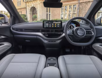 Interior Fiat 500e Giorgio Armani Collector's Edition [UK-spec] (332) '2025