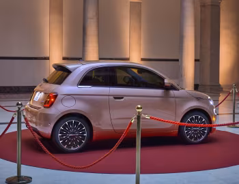 2024–pr. Fiat 500e Inspired By Beauty [North America] (332) '2024–pr.