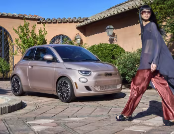 2024–pr. Fiat 500e Inspired By Beauty [North America] (332) '2024–pr.