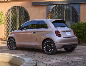 2024–pr. Fiat 500e Inspired By Beauty [North America] (332) '2024–pr.